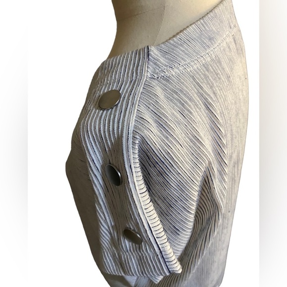 JONES New York Women's M Blue Textured Striped V-Neck Cap Sleeve Top - Picture 7 of 9